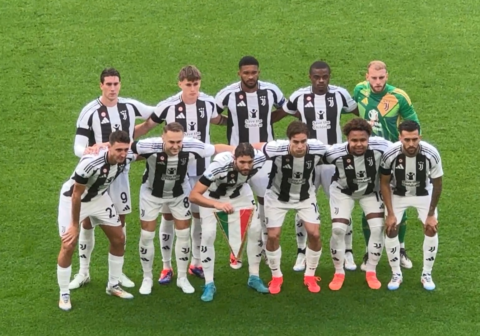 [德甲]莱尔森右路传中 吉滕斯头球破门