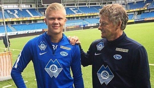 当小红书打造一座二次元痛岛